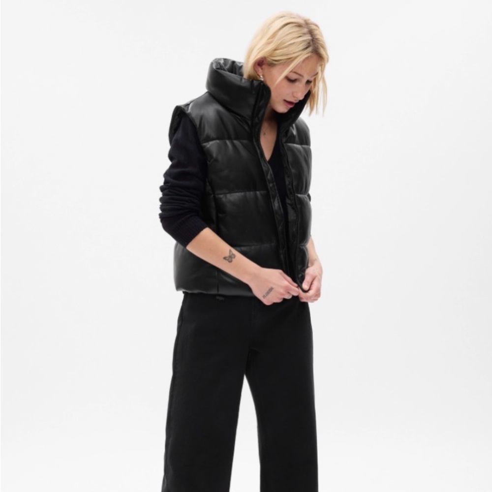 GAP Sleek Black Quilted Vest
